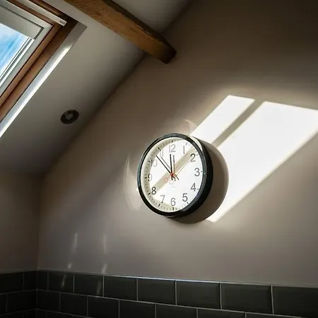 The Stables, Converted Barn Outside 펜션 요크